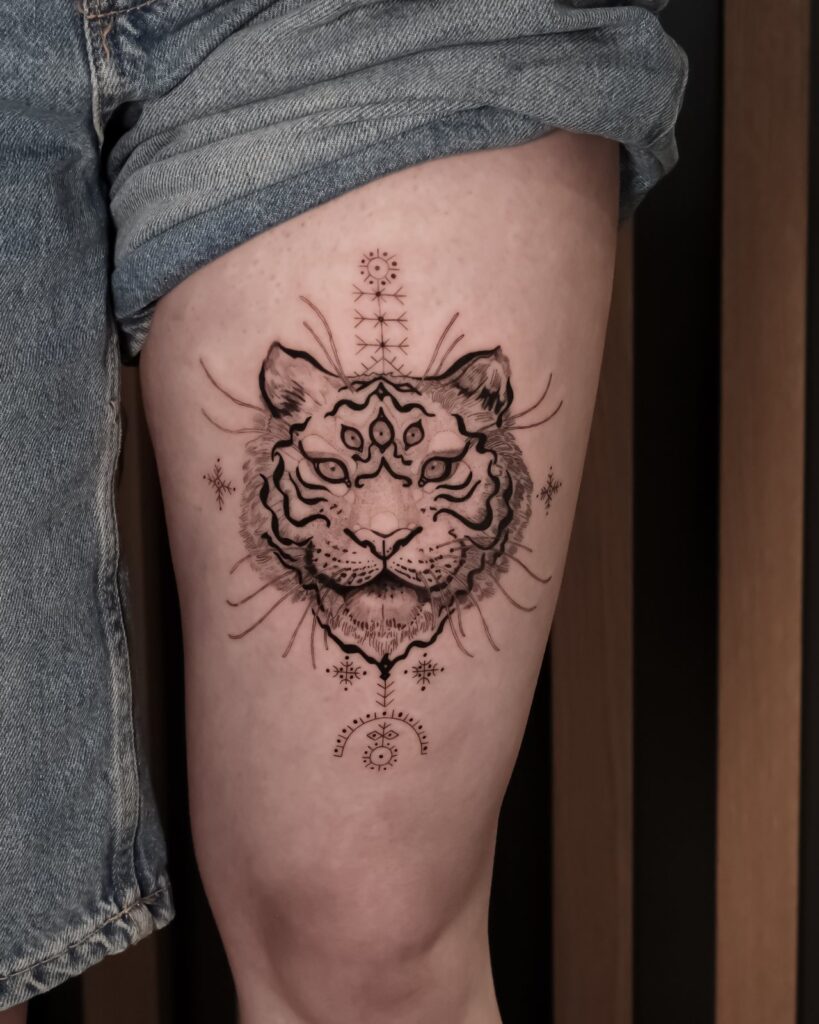 Tattoo by Lamia Karahanlı