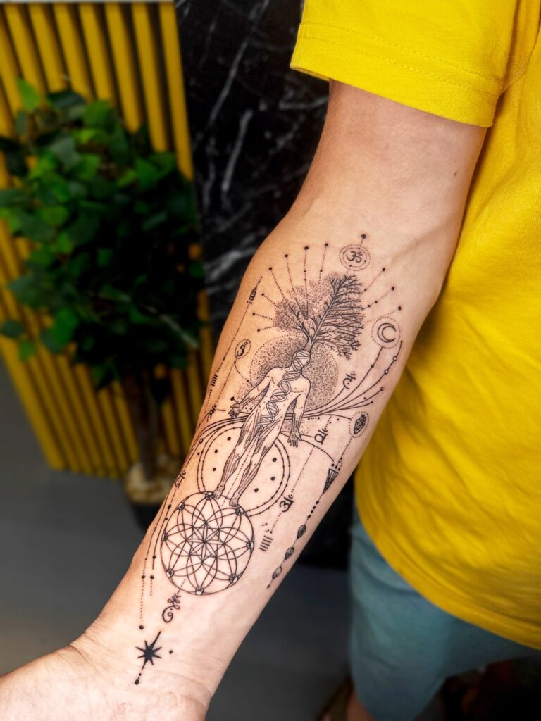 Tattoo by Lamia Karahanlı